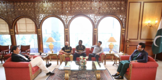 Peshawar Zalmi officials with PM Imran Khan