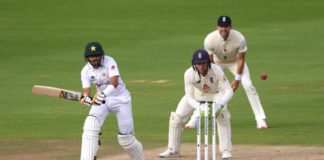 ICC: England close in on Australia