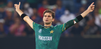 Shaheen Afridi receives the Sir Garfield Sobers Trophy as the ICC Men's Cricketer of the Year 2021
