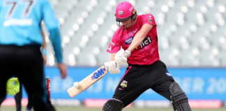 Sydney Sixers young gun signs on for three