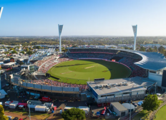 Melbourne Renegades commit to Geelong with opening home fixture