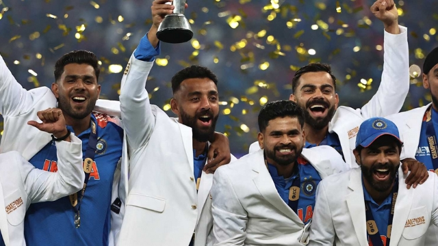 Indian cricket team celebrating Champions Trophy 2025 win with Virat Kohli, Shreyas Iyer, Ravindra Jadeja and teammates holding the trophy amidst confetti.