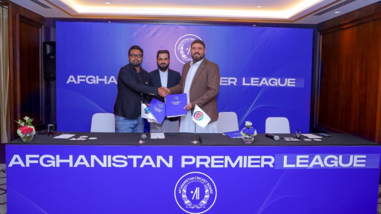 Mirwais Ashraf, Naseeb Khan, and Vivek Chandra shake hands during Afghanistan Premier League partnership signing event.