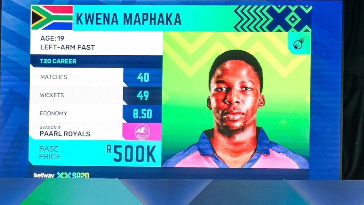Kwena Maphaka featured at the SA20 2025 auction with stats and base price for Paarl Royals displayed on screen.