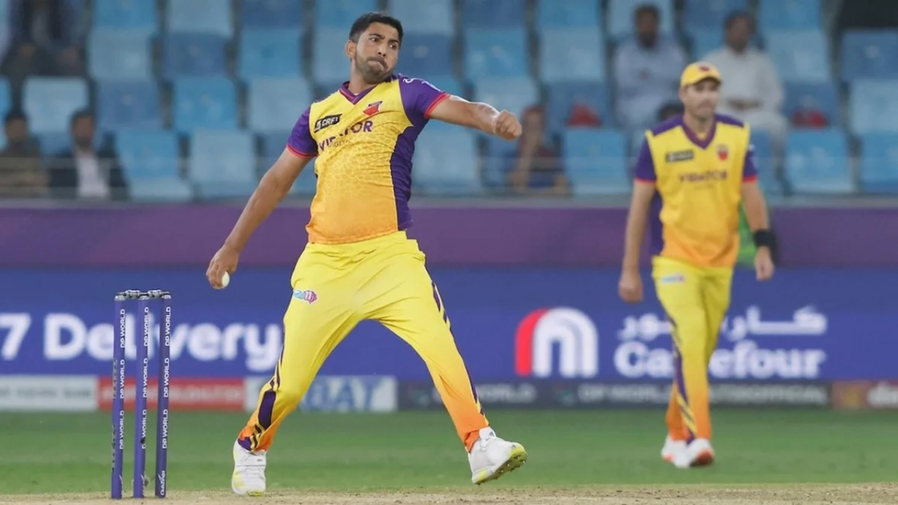 Junaid Siddique bowling during an ILT20 match for Sharjah Warriors in yellow and purple jersey