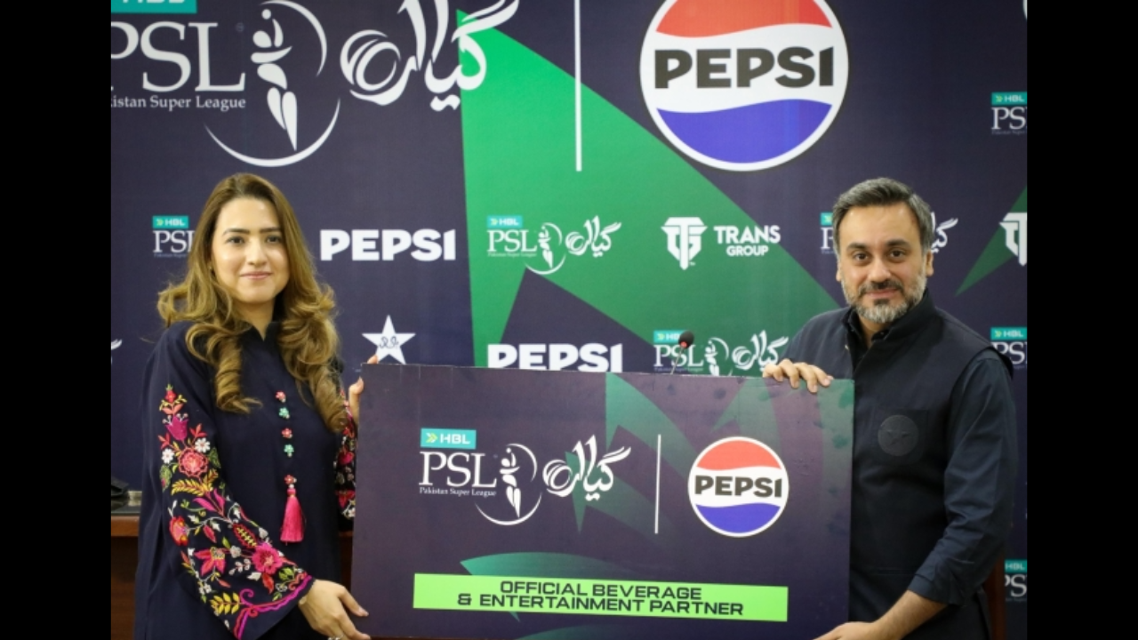 PSL CEO Salman Naseer and PepsiCo Senior Marketing Director Hakima Mirza announcing the Pepsi partnership with the Pakistan Super League (PSL).