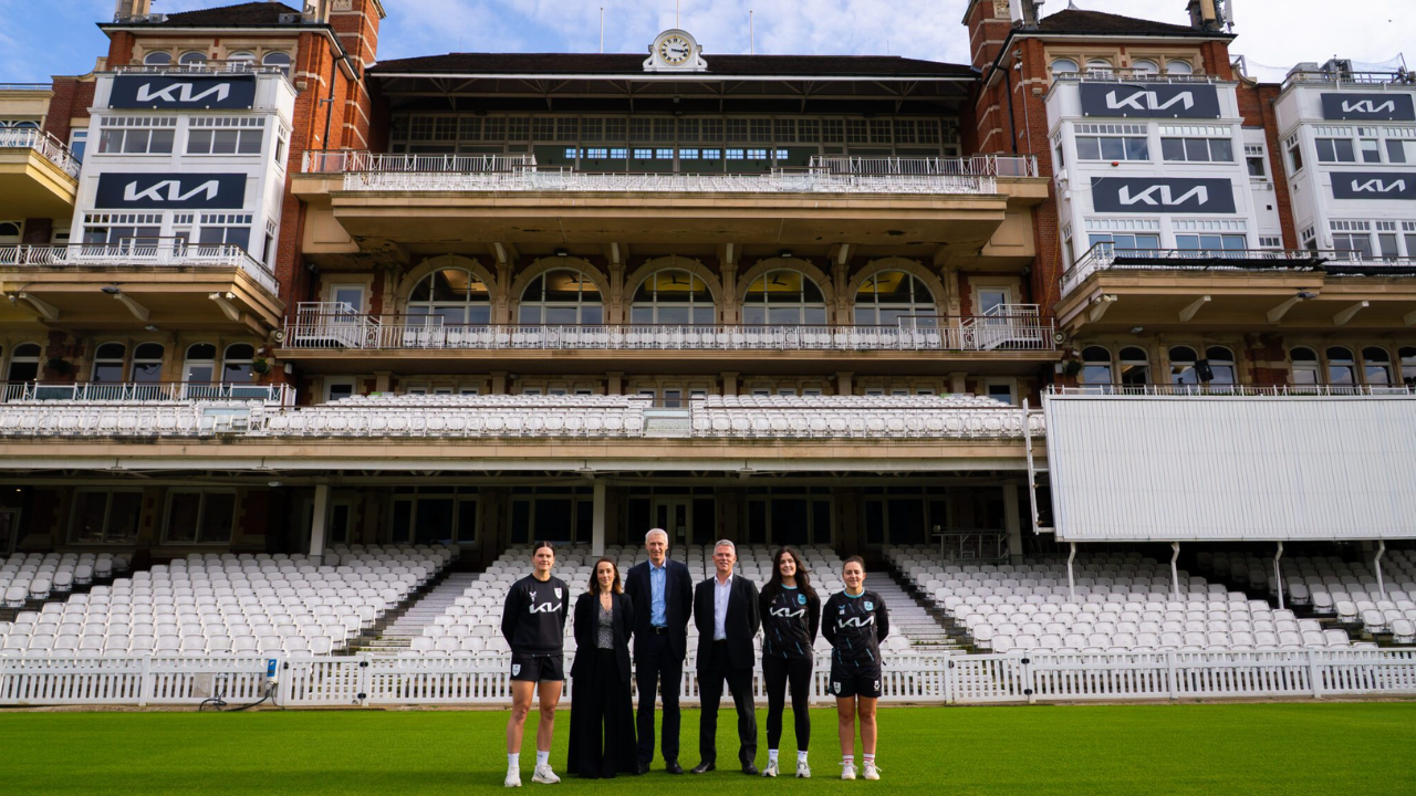 Steve Elworthy, CEO of Surrey CCC, and Paul Philpott, President and CEO of Kia UK, with Surrey women’s cricketers at the Oval cricket ground.