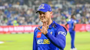 George Linde of MI Cape Town waving during a match, wearing team jersey on cricket field with crowd in background