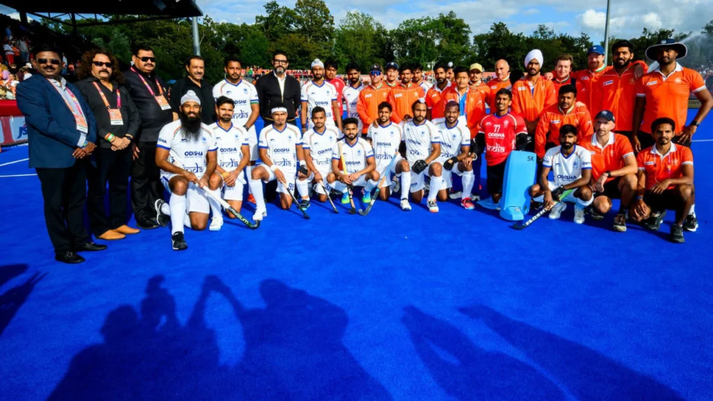 Abhishek Bachchan poses with the Indian hockey team at the FIH Hockey World Cup 2026.