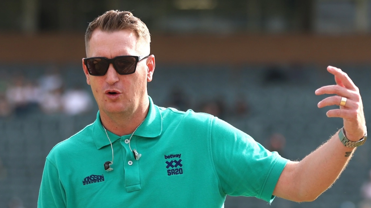 Chris Morris wearing an SA20 shirt at a cricket ground.