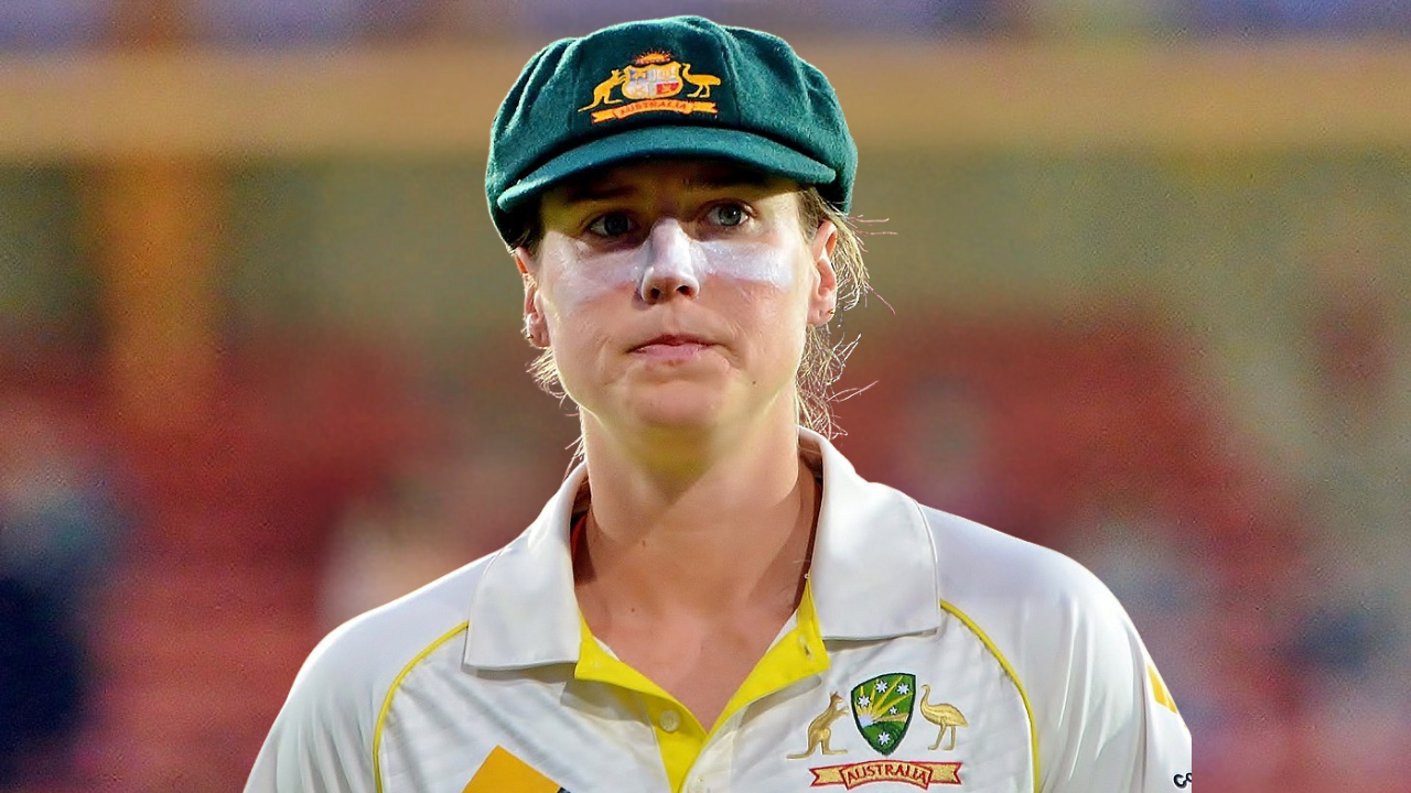 Ellyse Perry wearing the Australian women’s cricket team uniform and Baggy Green cap.