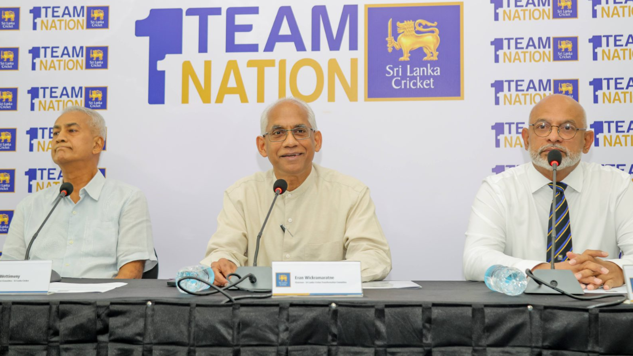 Eran Wickramaratne, Sidath Wettimuny and Prakash Schaffter at a Sri Lanka Cricket press conference