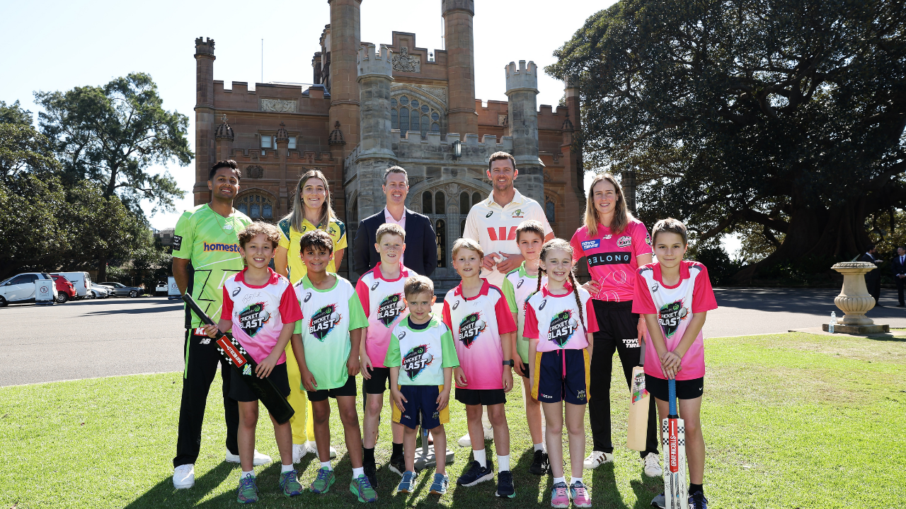 Tanveer Sangha, Ellyse Perry and Josh Hazlewood with young cricketers during Play Cricket Week