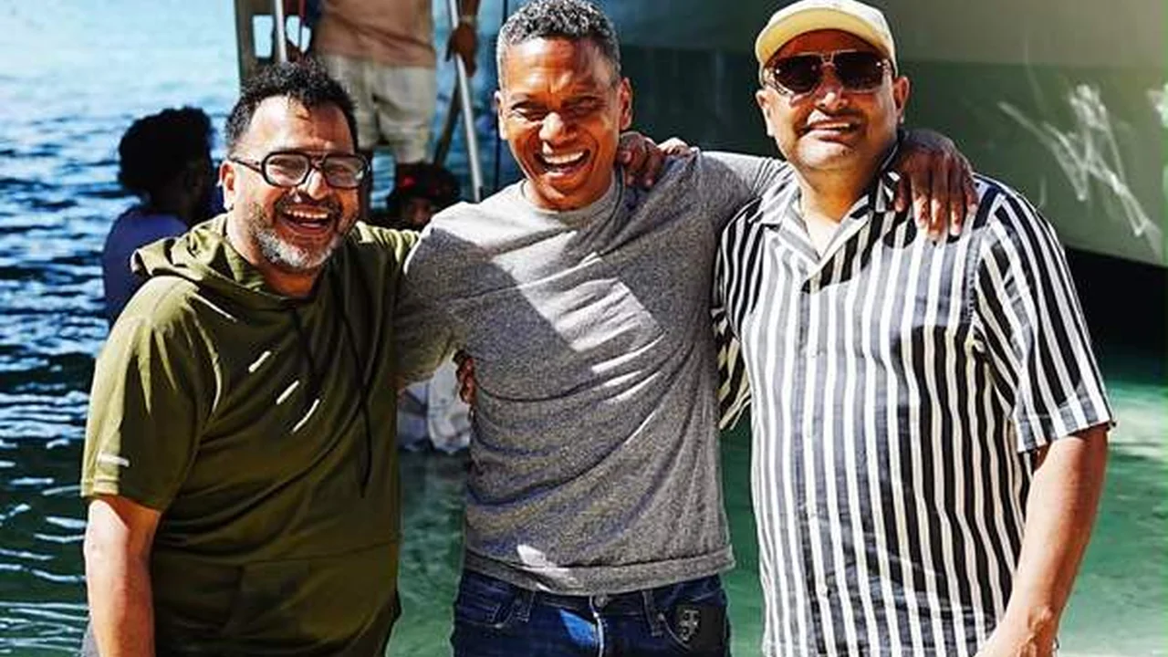 Chris Dehring with Cricket Canada President Arvinder Khosa and Chairman Arun Agarwal posing together for a photograph.